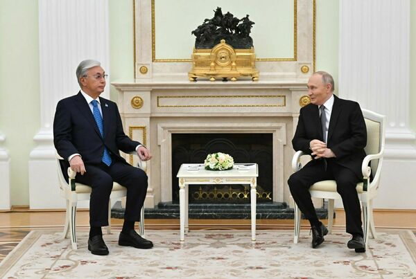Президенты Казахстана и России провели неформальную встречу