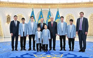 Глава государства встретился с призерами чемпионатов мира по шахматам