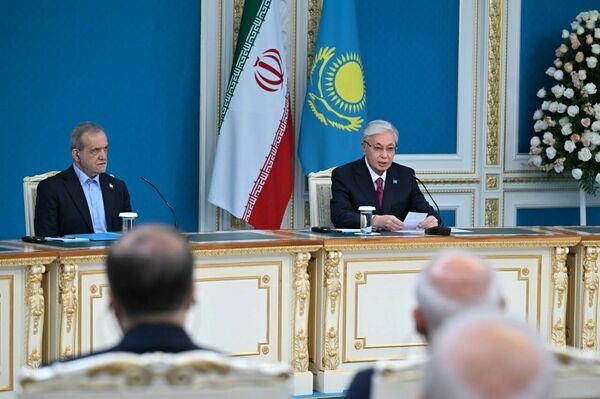 Касым-Жомарт Токаев и Масуд Пезешкиан выступили с совместным заявлением