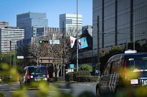 Япония встречает Казахстан флагами и поклонами