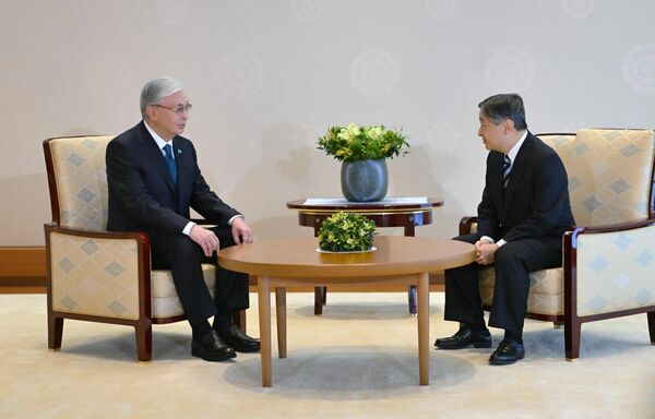 Глава государства провел встречу с Императором Японии Нарухито