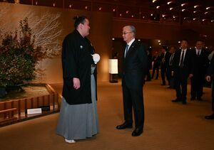 В Токио президент Касым-Жомарт Токаев встретился с профессиональным сумоистом Ерсином Балтагулом