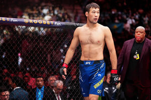 Кто кому тумаков надаёт