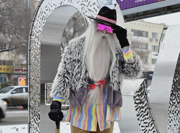 Мороз  в пижаме  и в цилиндре