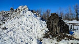 А они все возят и возят
