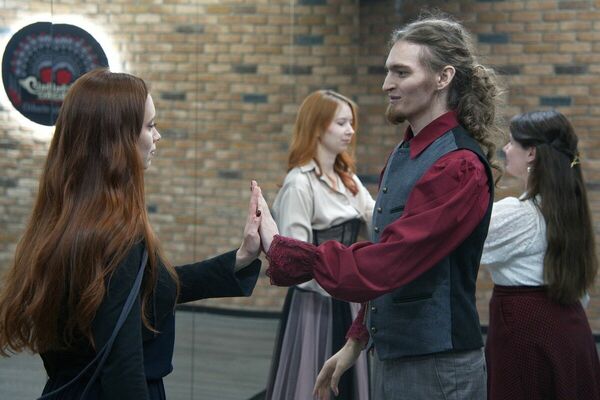 Будьте любезны, встаньте в круг!