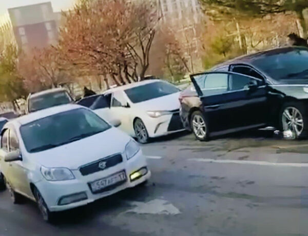 На ножах посреди дороги