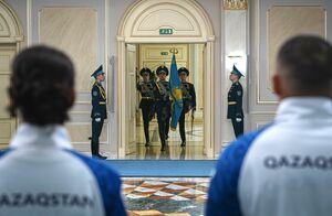 Президент вручил Государственный флаг знаменосцам олимпийской и паралимпийской команд Казахстана