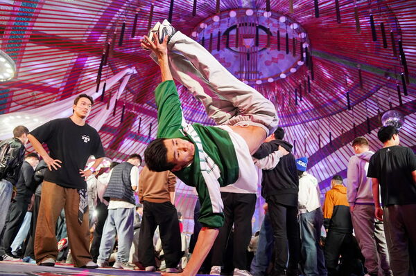 Прыжок под шаныраком