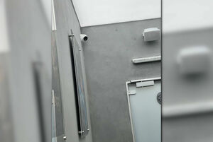 Только одним глазком