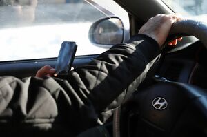 Что лучше: мобильник в руке или сериал на магните?