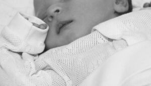 Хотела скрыть плач