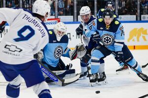 “Барыс” плетётся позади