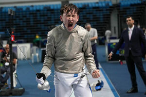 Сабля многим показала…