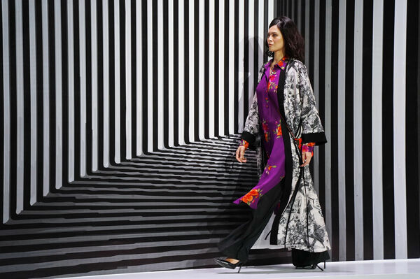 Новый чёрный и костюм из ковра