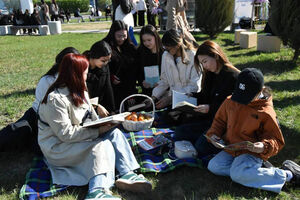 Читают все!