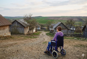 Дома и стены помогают