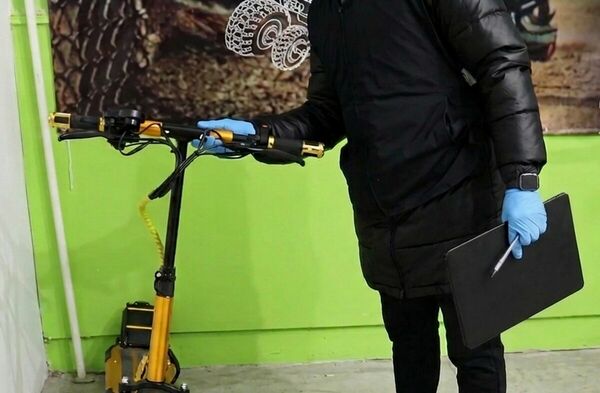 На самокате Иван,  в колонии - Жоламан