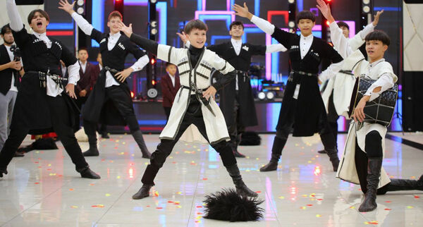 У нас своя казахская лезгинка