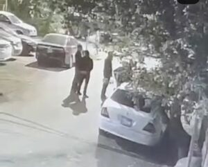 Нож в горло за парковку