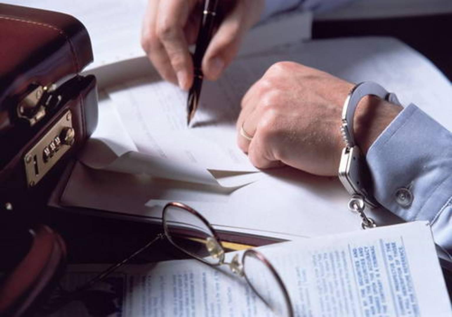 Мошенничество в банковской сфере. Незаконные действия с документами. Незаконные действия с документами. Взятка. Махинации с документами.