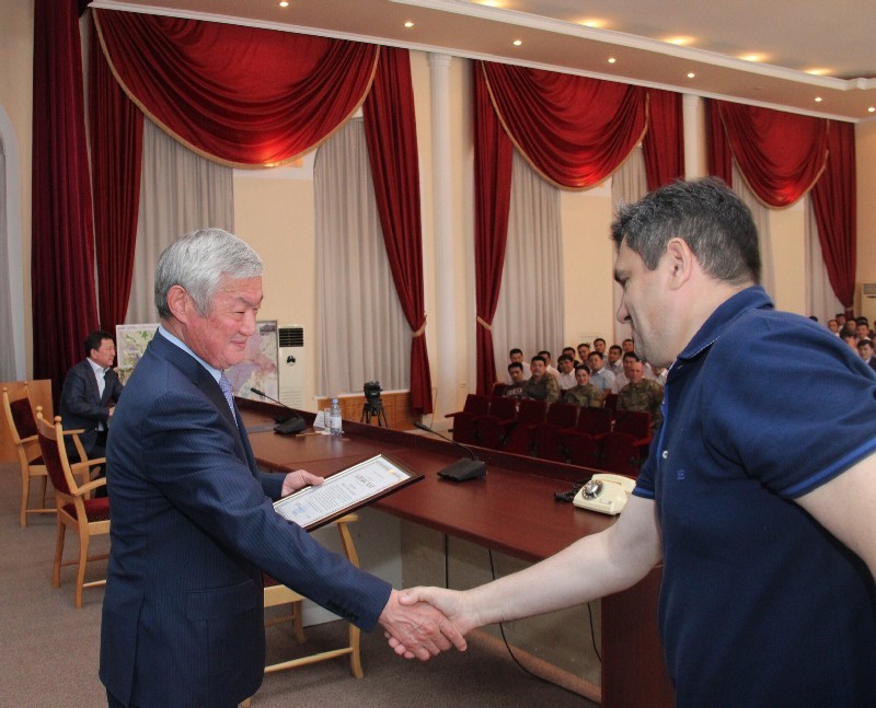 Аким Бердыбек САПАРБАЕВ благодарен силовикам.