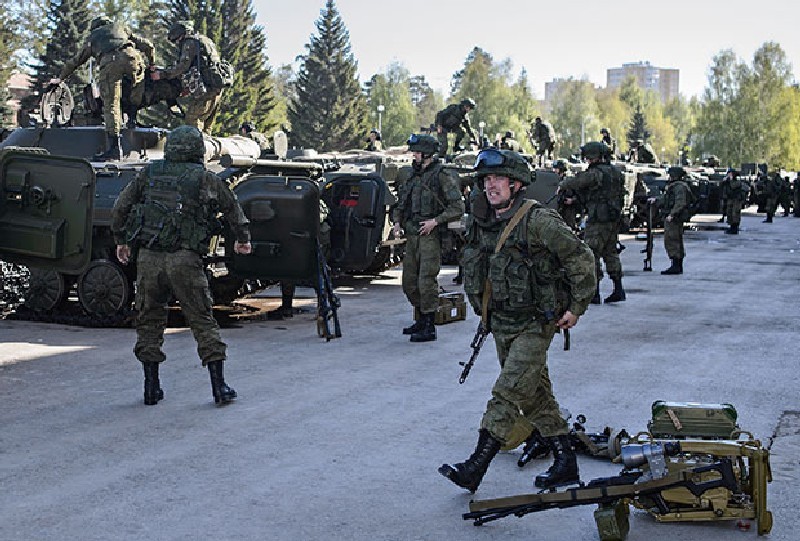 Минск взбудоражила новость о передислокации российских военных в Брянскую область.