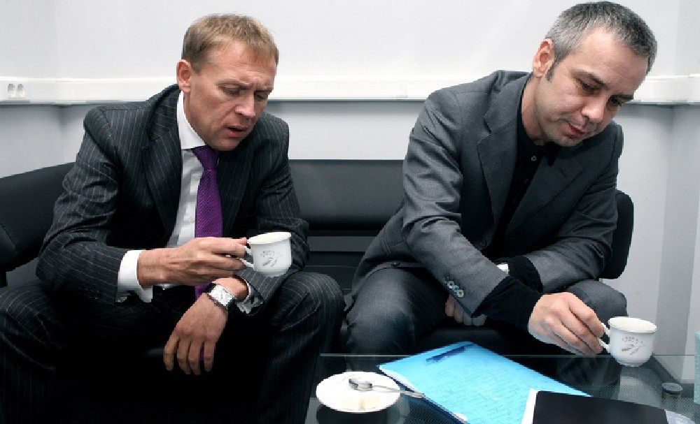 Андрея ЛУГОВОГО (слева) и Дмитрия КОВТУНА британский суд обвинил...