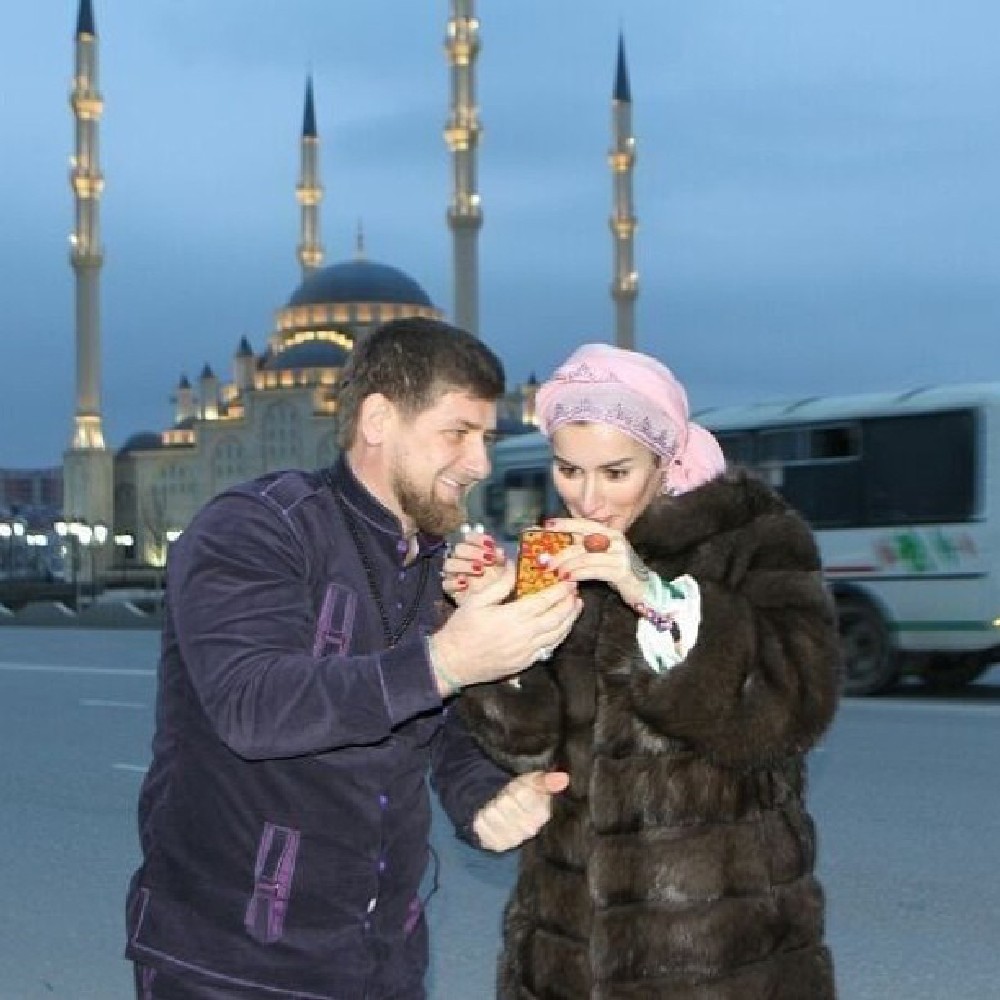 Тина КАНДЕЛАКИ никогда не скрывала своих приятельских отношений с Рамзаном КАДЫРОВЫМ.