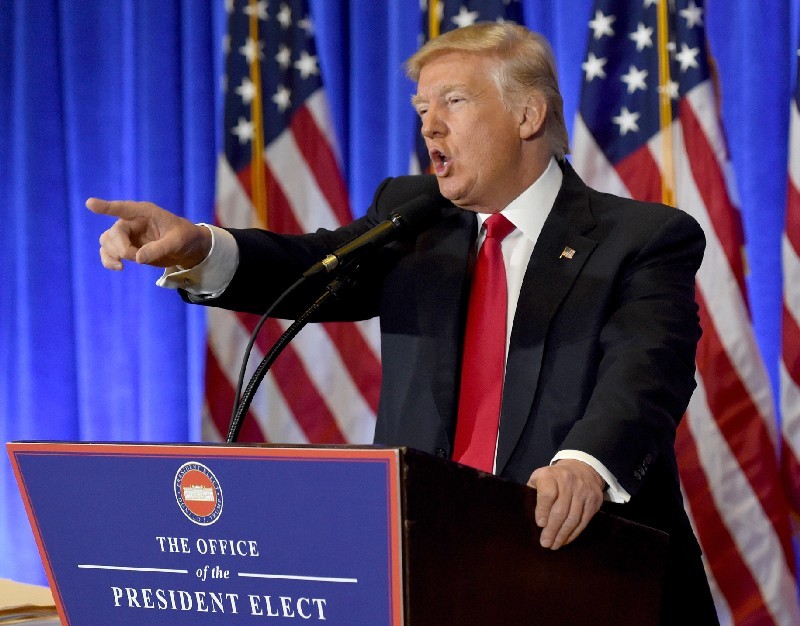 Президенту США Дональду ТРАМПУ остается только подписывать всякие санкционные законы...