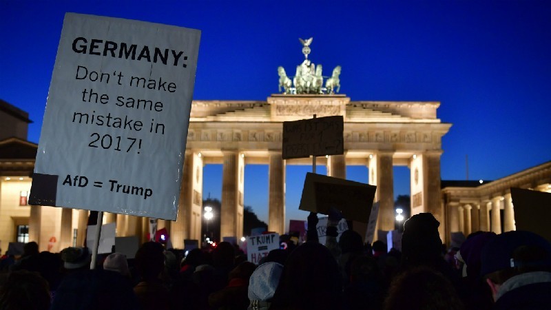 Во многих городах Германии прошли демонстрации протеста против избранного президента США Дональда ТРАМПА.