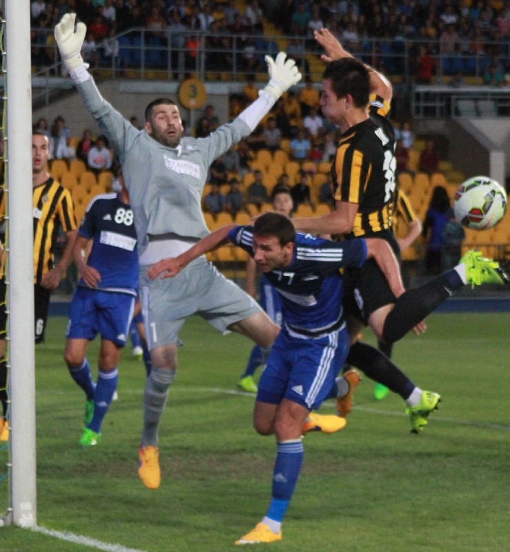 Поединки между “Кайратом” и “Астаной” всегда проходят в жесткой борьбе.