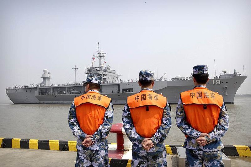 В конце мая американский эскадренный миноносец Deney прошел в Южно-Китайском море недалеко от архипелага Спратли.