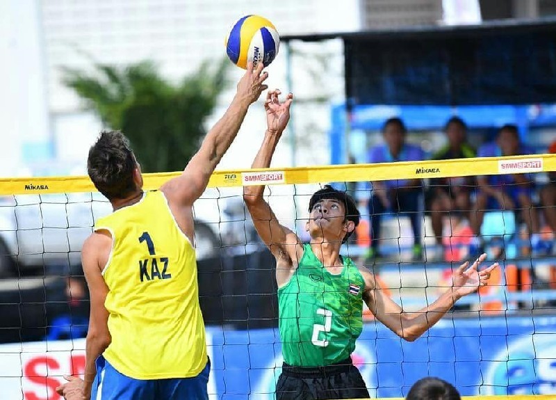 В атаке юношеская сборная Казахстана.