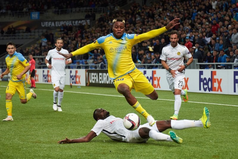 К воротам рвется неутомимый КАБАНАНГА.