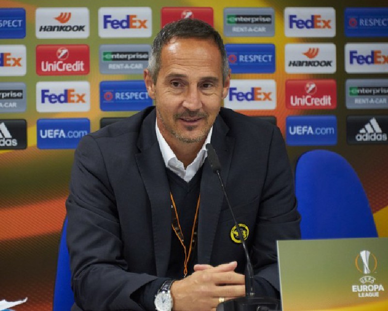 Ади ХЮТТЕР.