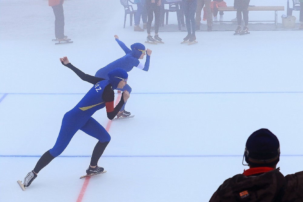 Конькобежцев на Медеу накрыл туман.