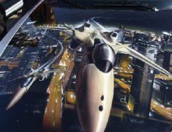 Двое перед капотом