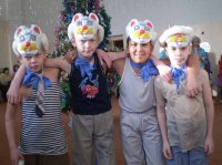 Елка за решеткой 