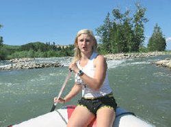 Девушка с веслом