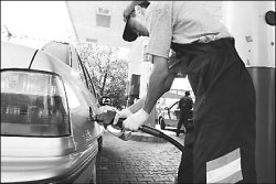 Кто заливает баки