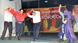 Аким пустился в пляс 