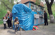 Турысхан ДУЙШЕНАЛИЕВА, мать "детей киоска": Мои младшие не знают, что такое унитаз