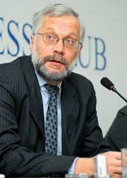 Виктор Ямбаев - Григорию Марченко: А поцеловать?!