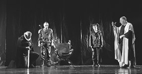 Шекспир живее всех живых