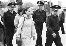 Тут примчались “санитары” и зафиксировали нас…