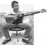 Чёрный принц в белом костюме