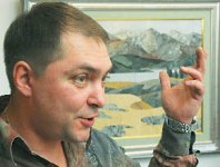 Камней за пазухой не держит