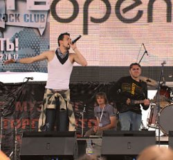 Тяжелый металл над степью летал