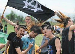 Тяжелый металл над степью летал